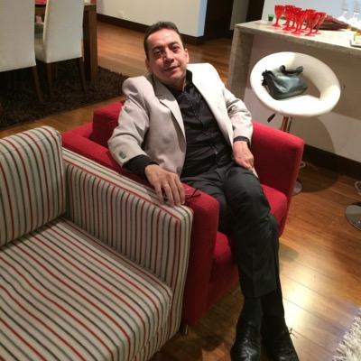 Administrador de Empresas con Especializacion en Gerencia de Mercadeo, amo mi Familia!! Por la próxima a la Derecha 👉