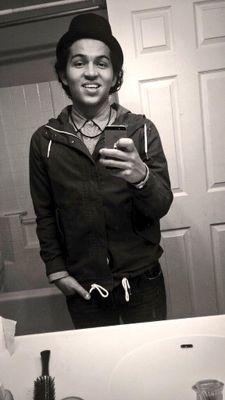 CcoGlen's profile picture. new to twitter. 17. single.