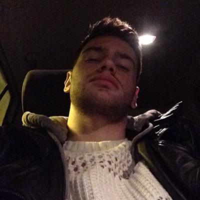 AM10___'s profile picture. On marche dans la même direction mais on se suit pas