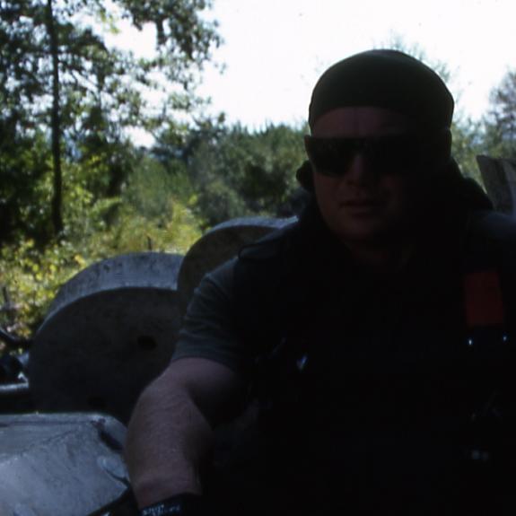 Intresseområden är Kalla kriget, Försvars- och säkerhetspolitik. Terrorism och terrorister spottar jag på, och det oavsett ideologi och religion. #Veteran