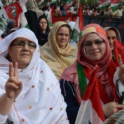 MadihaZeeshanKh's profile picture. 