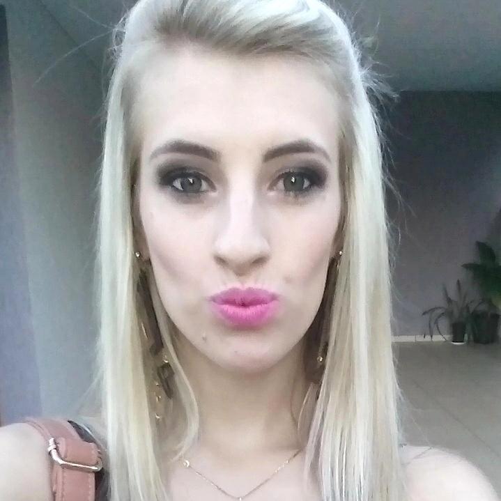 Linda, Loira e Poderosa/Ciumenta/Futura Modelo/  ♥ Eternamente minha Best @CahDiva ♥ #FamiliaSchezzer ♥