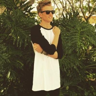 free follow from @wtvrball she follows back