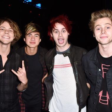 14 girls updating you about @5SOS | mostly Dutch updates | access to 5/4 | contact: fivesauceupdatesnl@hotmail.com |