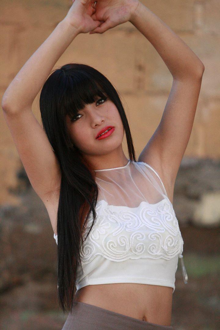 hi✌ Como Estan Pues Soy Bien Shilaa Ay Siquieren Agregenme En Facebook Me Llamo Luuceroo Torres Y Platicamos un Rato✌