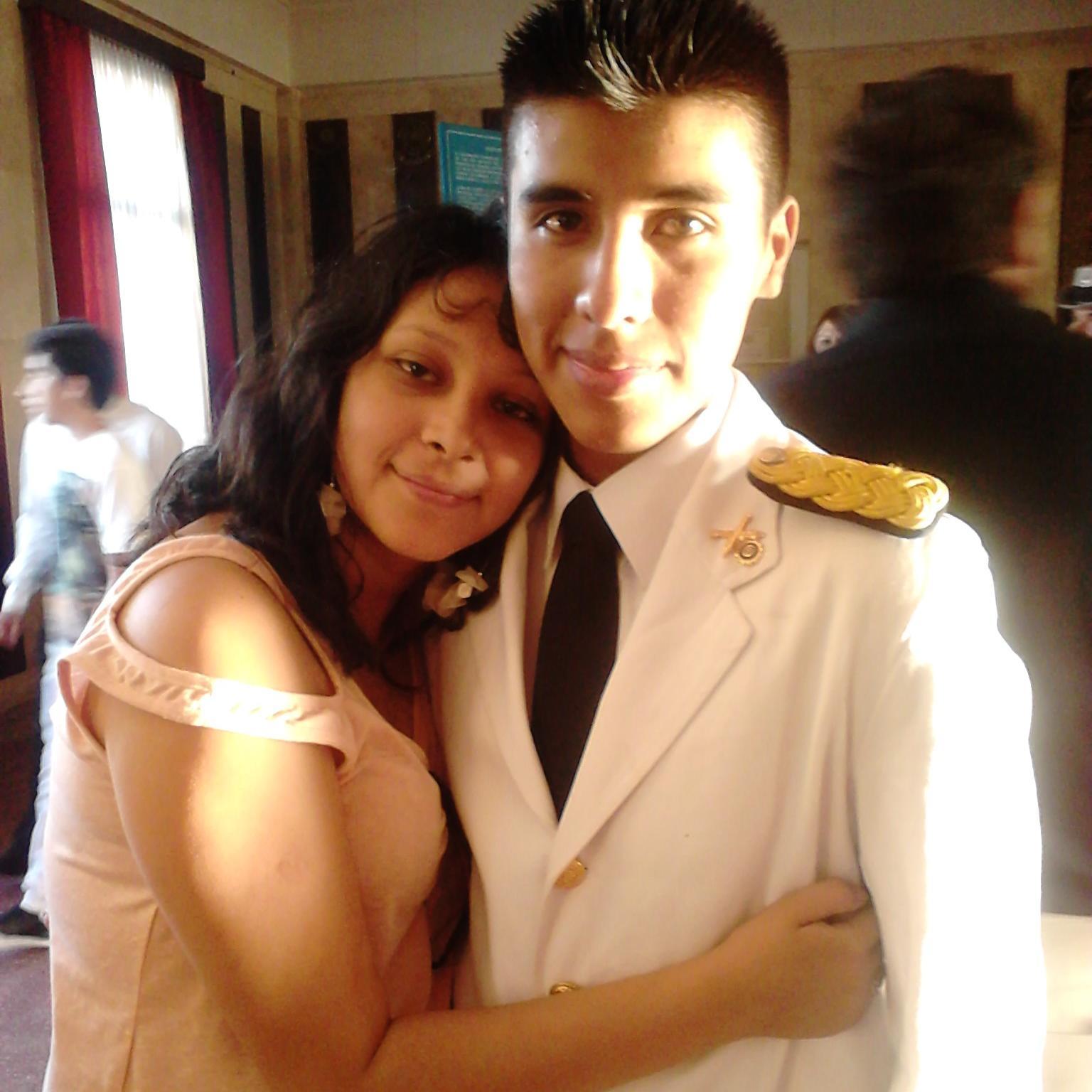 Dicen que canto bien, estudio musica en la UNC...CABJ ♥ PR♥ . me molesta la musica comercial :) # vos no vas a pretender saber mas de mi que yo #
