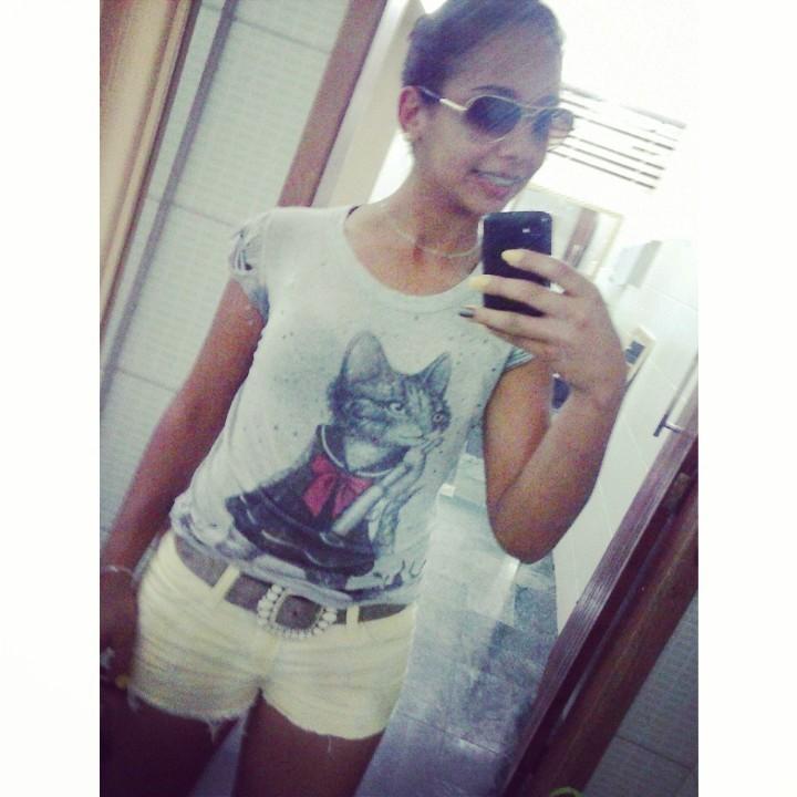 Na dúvida entre o certo e o errado. Escolha o que te faz feliz
