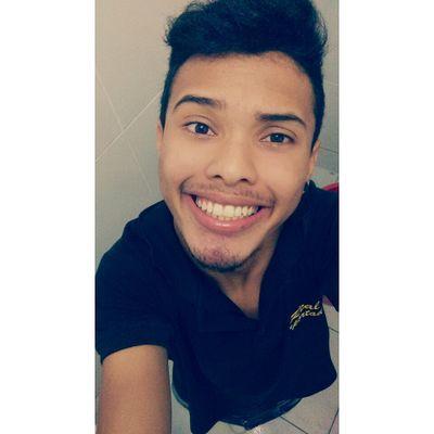 19 anos um menino fofo e carinhoso e Little Monster õ/

http://t.co/2oJR0bnhfs
