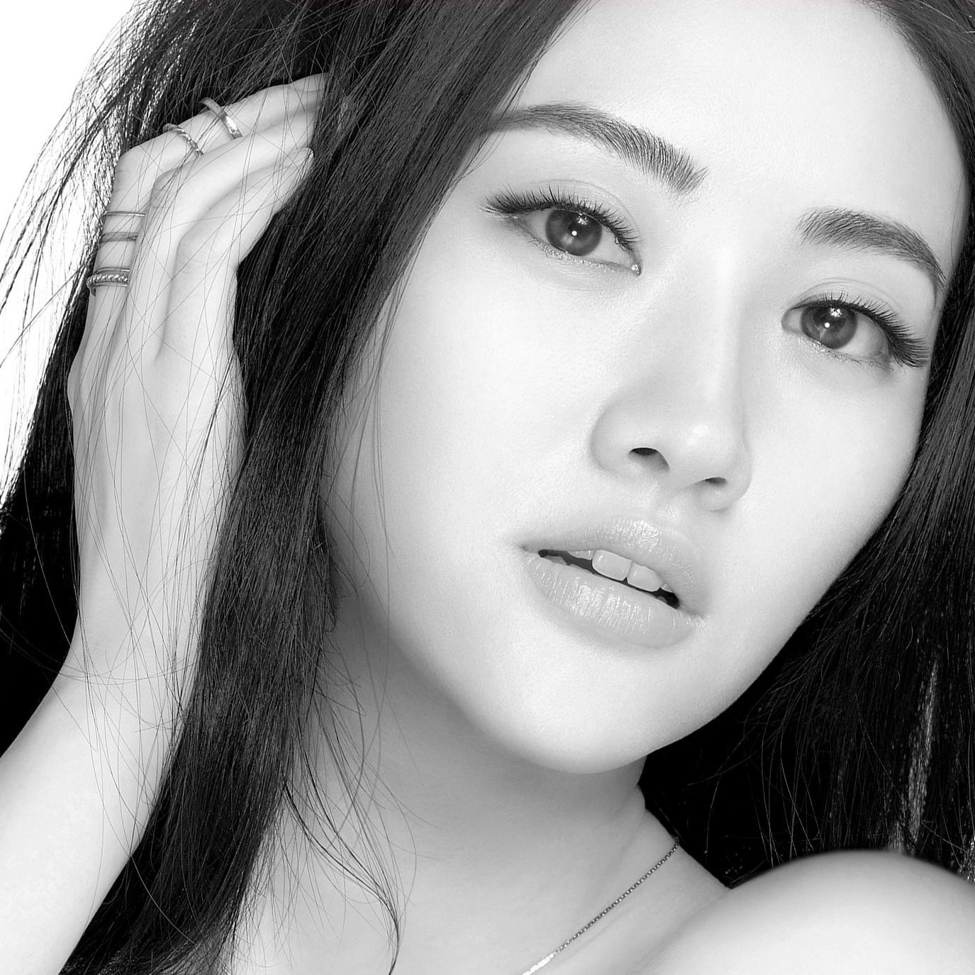 The official Twitter for actress Jing Tian