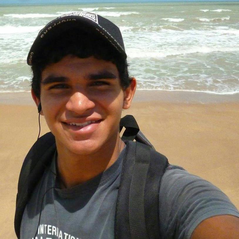 Gosto de bike, futebol, RPG.