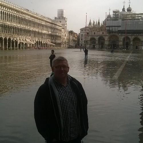 I'm married to my wife Dawn  and 3 beautiful daughters
I'm study at Leeds city college doing my foundation degree in applied computing