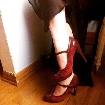 anxiouslee's profile picture. i watch too much tv. she/her.