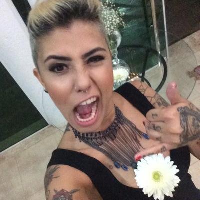 ela é da night, praia, rap, sabe viver