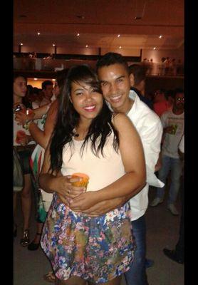 Uma garota com a alegria de uma criança;
a malícia de uma adolescente;
e sentimentos de mulher!!