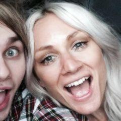 (voice louis): na verdade a gente fica orando pelas fãs que acham que a gente é hétero.