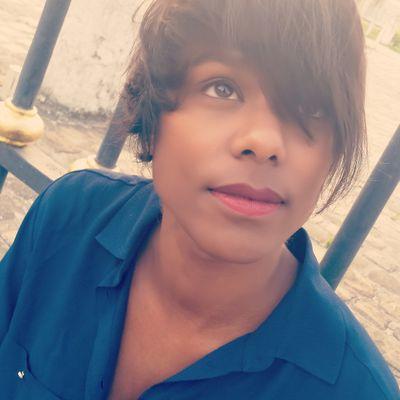 Parisienne d'adoption, aime et critique le cinéma, scribe pour blog perso.