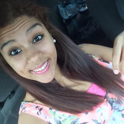 Offical college student @ LSUE ! Intelligent , nice , sweet , & can be bitch . Dont push my buttons & well be fine . 19 years young ✊