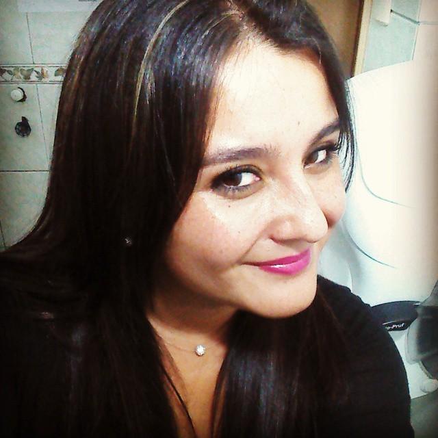 Puedo sentir si algo va mal, puedo escuchar, puedo aceptar, puedo aguantar tantos dolores y reír cuando en verdad quiero llorar.