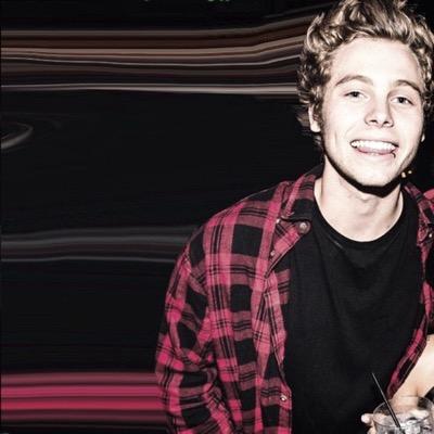 I just damn well like 5sos
Instagram is @aldcash and @aldchemminqs