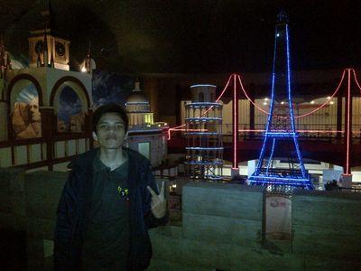 ISLAM | ♥ Muhammad saw | #TheFallen# | MANCHUNIAN | ♡ MUFC | #GGMU |
 Manchester, England | Bobotoh PERSIB 1933 
 
 My Life.,, My Adventure...
      \m/ \m/
