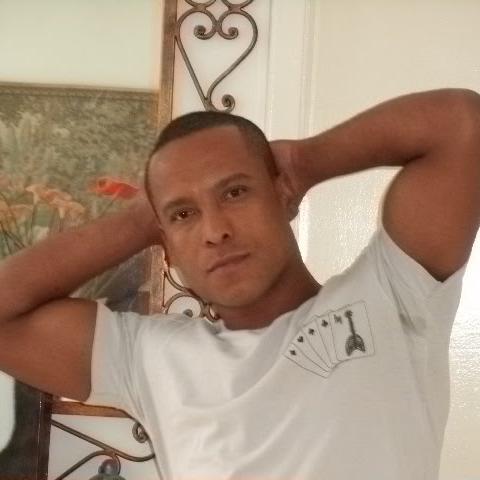 Ator Estudante de Artes Cênicas  Universidade Anhembi Morumbi S.P