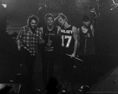 imagine 5sos 

call me Sara or just tweet me