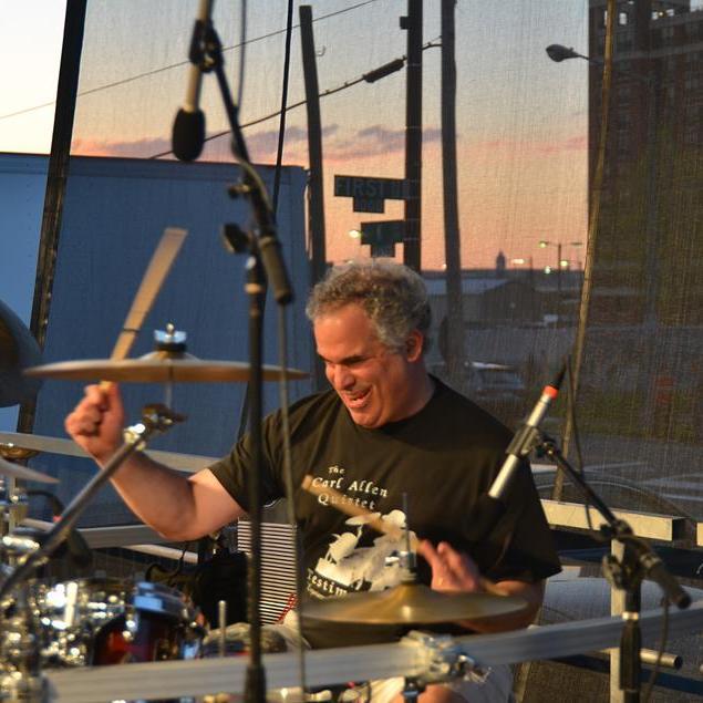 tomhelf's profile picture. 