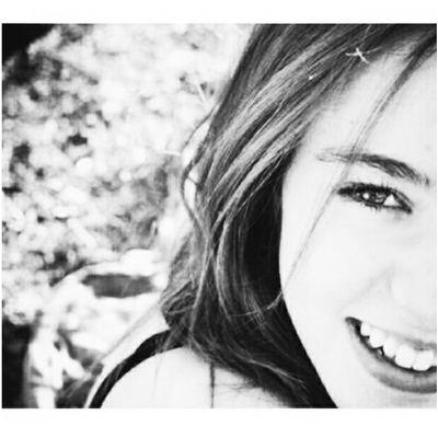 AgirreeLibee's profile picture. ulertzen ez dugun mundu baten barnean galdurik                                                                    snap: libeagirre2