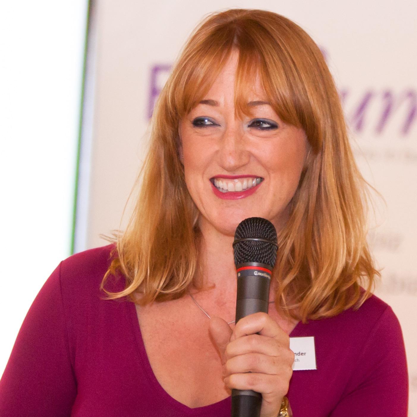 I coach and empower women to feel great, from the inside out and the outside in.