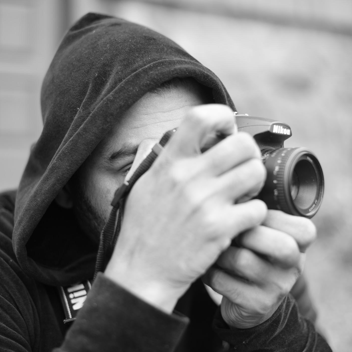 Sou fotografo e apaixonado pelas pessoas... Adoro ver suas expressões, sorrisos, lagrimas, ansiedade...