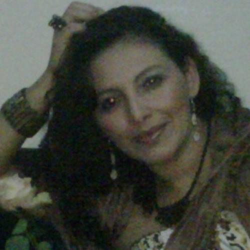 Mamá de 3 hijos. Egresada de Derecho con vocación social y haciendo práctica en la CAJ de Cerro Navia.