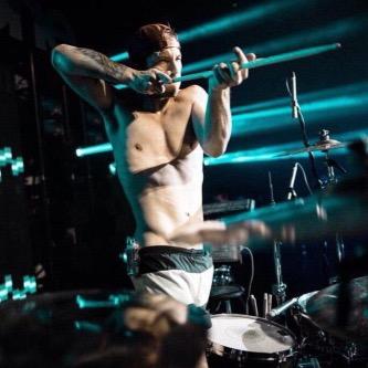 |-/