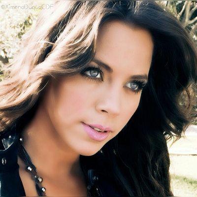 Bienvenid@s a éste Twitter Club de Fans ☞ @XimenaDuqueCDF ☜ #XimenaDuqueCDF
Dedicado para la hermosa ♥@XimenaDuque♥
Te Amo mucho preciosa!★☆★☆★☆★☆★