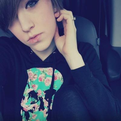 FakingLaineyBot's profile picture. obviously desperate//desperately obvious : Parody Account. Not affiliated with the real @Laineybot