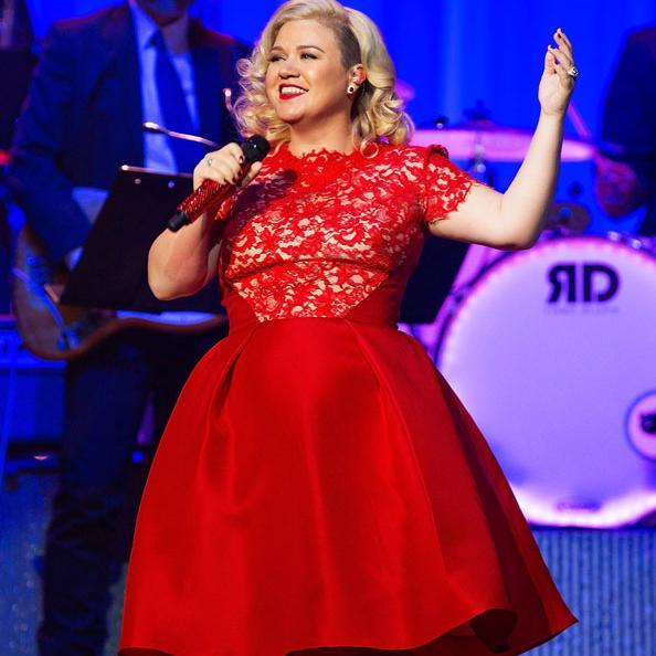 Adoring the wonderfully talented Kelly Clarkson! ♥