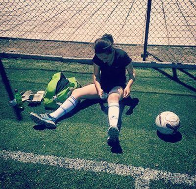 Capricorniana. Me paso la vida abocada al fútbol. Juego de volante en Racing Club