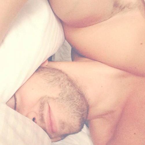 Queremos a @pabloalboran sin remera en algún video y porque no en algún show!! ♥ siempre a tu lado