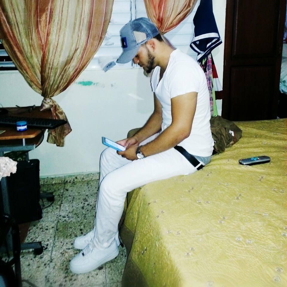 famousllone's profile picture. •♬ ♪  ᵒᶰᵉ    ᵈᶤʳᵉᶜᵗᶤᵒᶰ