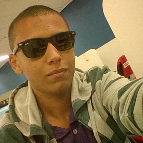 Eu me esforço para ser cada dia melhor, pois bondade tbm se aprende!  ◕_◕