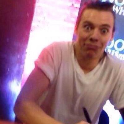 i post whats on harry's timeline(: // following