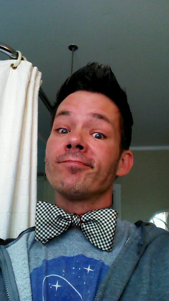 I'm Single!! ;0) hee hee hee hee.....but seriously, I am! =0/