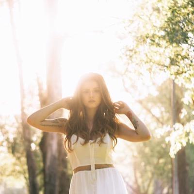 Flybrcanapa's profile picture. 5/10 dia que eu conheci a banda flopada