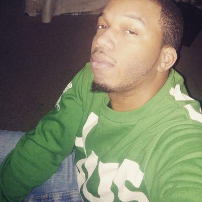 Look up in the sky and tell me what you see
The clouds naw nigga not me
I see opportunity i'm a opportunist