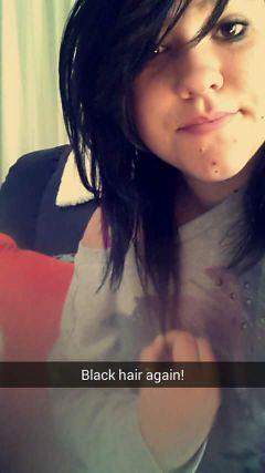 heeeya cuntfaces (; follow me and ill follow back. promise I dont bite :3