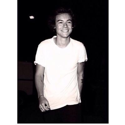 It would be amazing if you followed @fucxingharry thanks babe, your fave loves you❤️