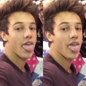 follow @sunrisedaIIas turn her notifications on and fav all her tweets for a dm to cameron dallas, nash grier and jack johnson :)