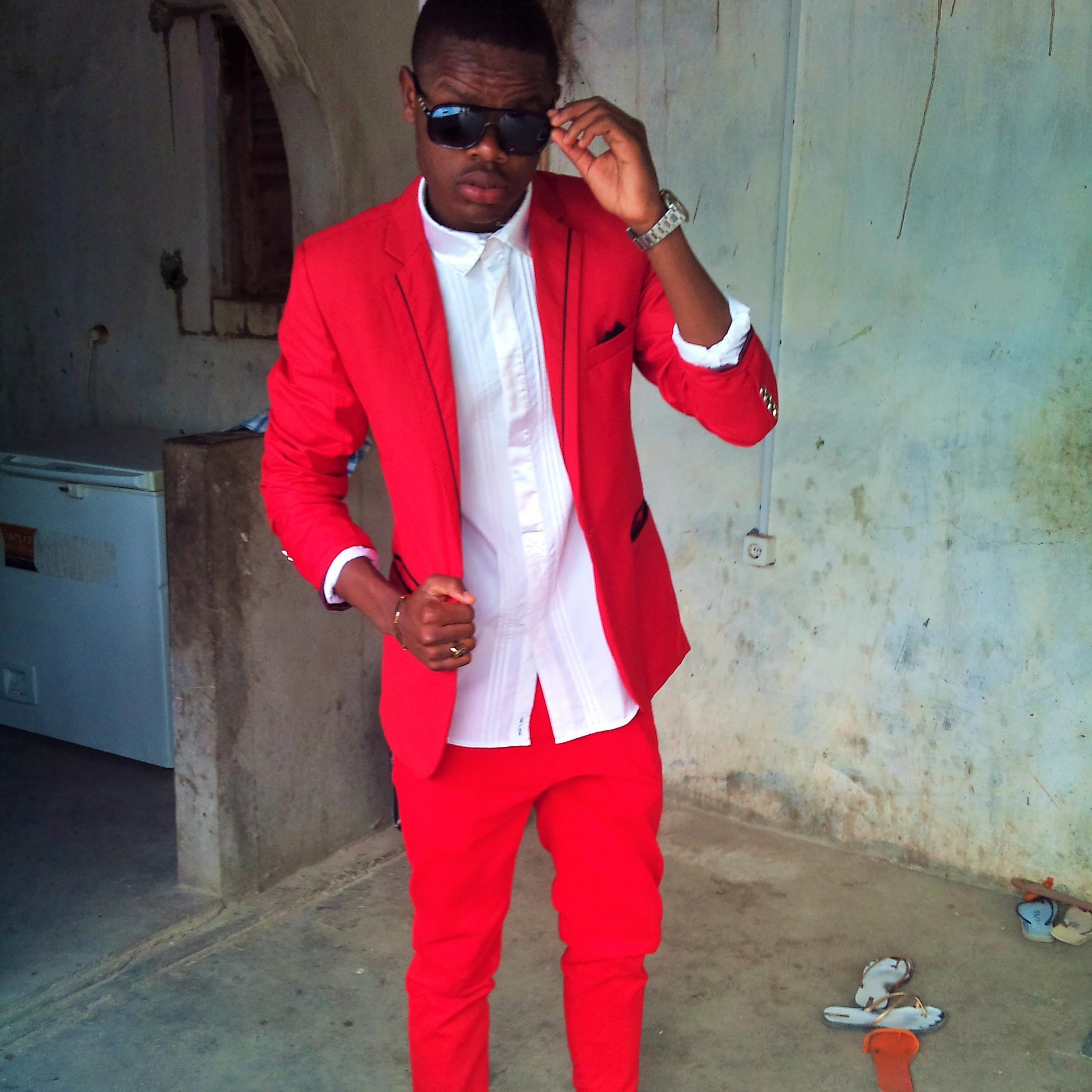 star_Belenstar's profile picture. Os ignorantes, que acham que sabem
tudo, privam-se de um dos maiores
prazeres da vida: aprender.  3