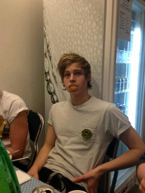 Free follow from @whitesiderluke