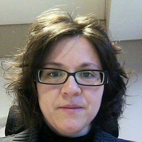 Infermera de professió, professora a l'Escola d'Infermeria de la Universitat d'Andorra, Màster en Tecnologia Educativa. Doctora en infermeria