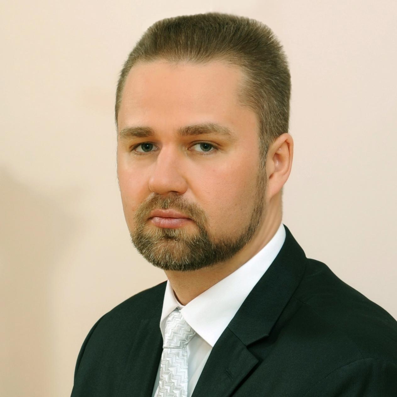 адвокат, член Ассоциации юристов России, помощник Уполномоченного по защите прав предпринимателей в Самарской области